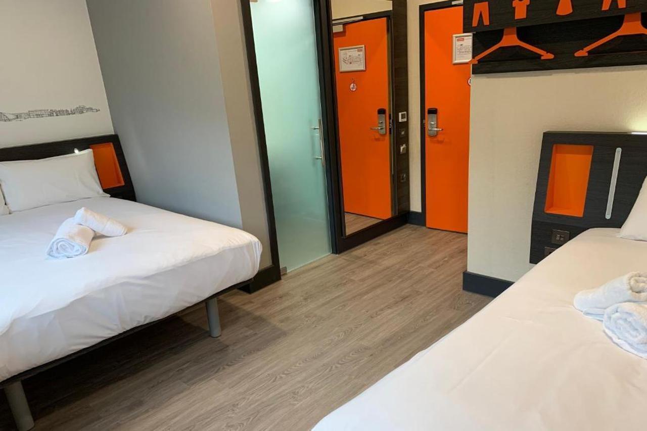 Easyhotel מילטון קינס מראה חיצוני תמונה