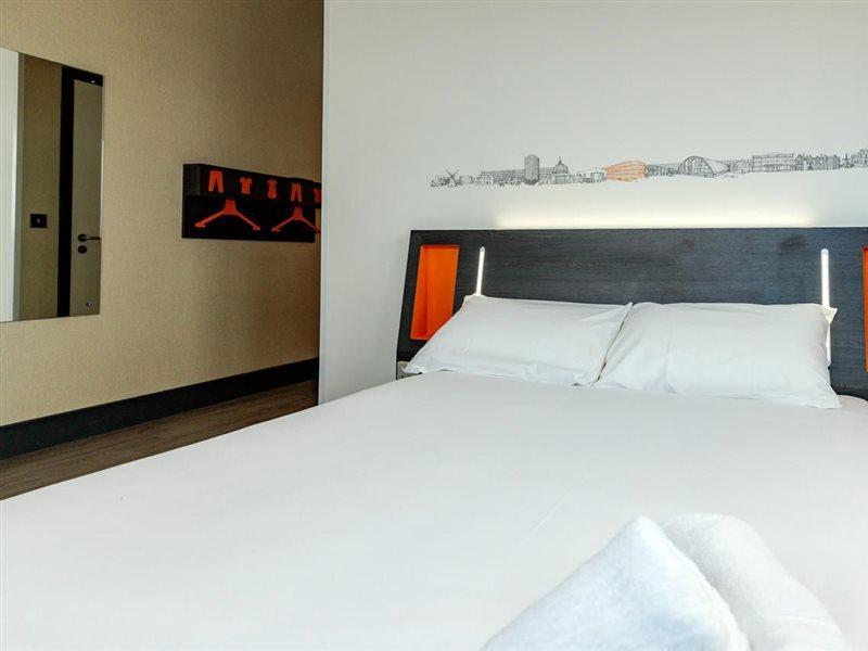 Easyhotel מילטון קינס מראה חיצוני תמונה